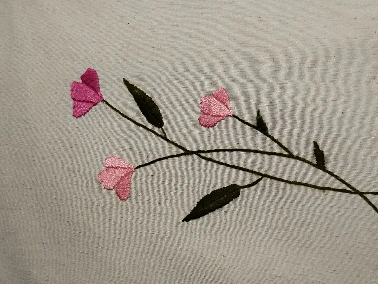 توت بگ دستدوز با گلدوزی ظریف|کیف، کفش، کمربند|نجفآباد, فیروزآباد|دیوار