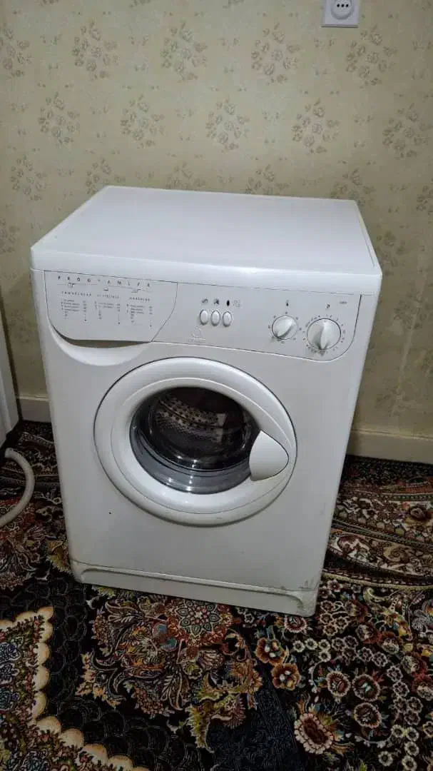 ماشین لباسشویی اندزیت ایتالیا|ماشین لباسشویی و خشککن لباس|تهران, سیروس|دیوار