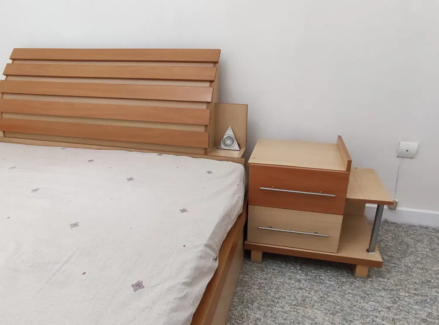 تخت خواب دو نفره به همراه دراور و پاتختی|تخت و سرویس خواب|بندرعباس, |دیوار