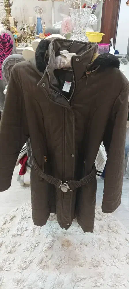 کاپشن|لباس|رشت, معلم|دیوار