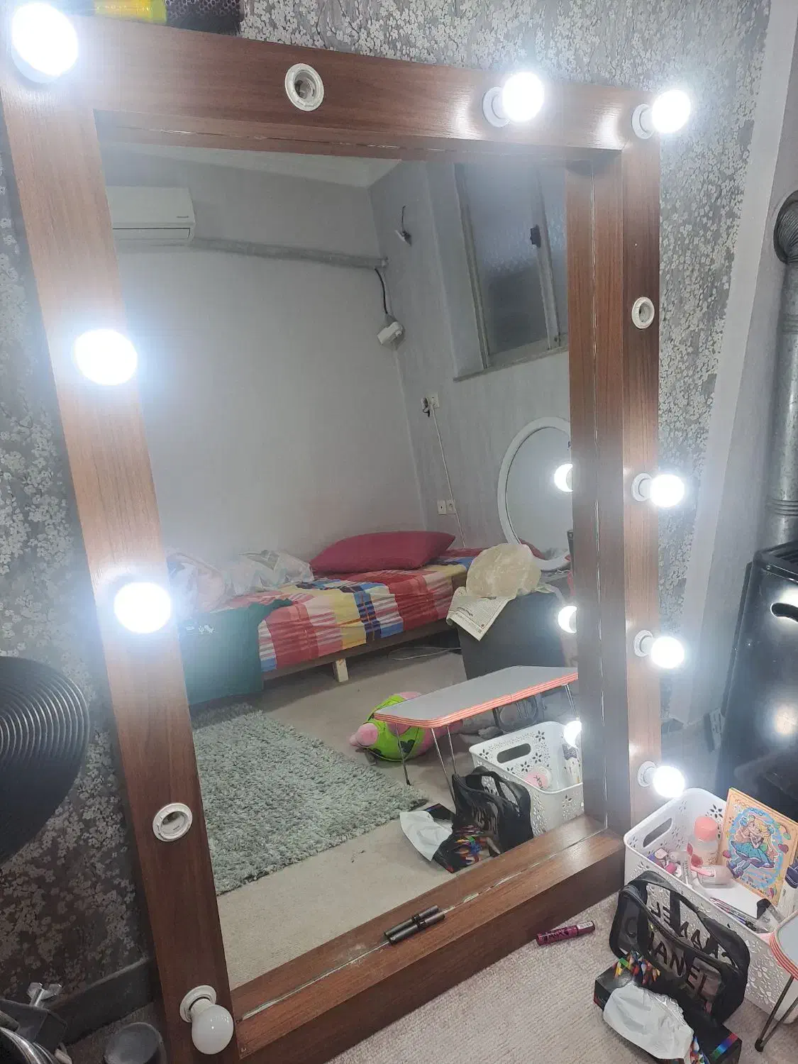 آینه قدی|آینه|ساری, |دیوار