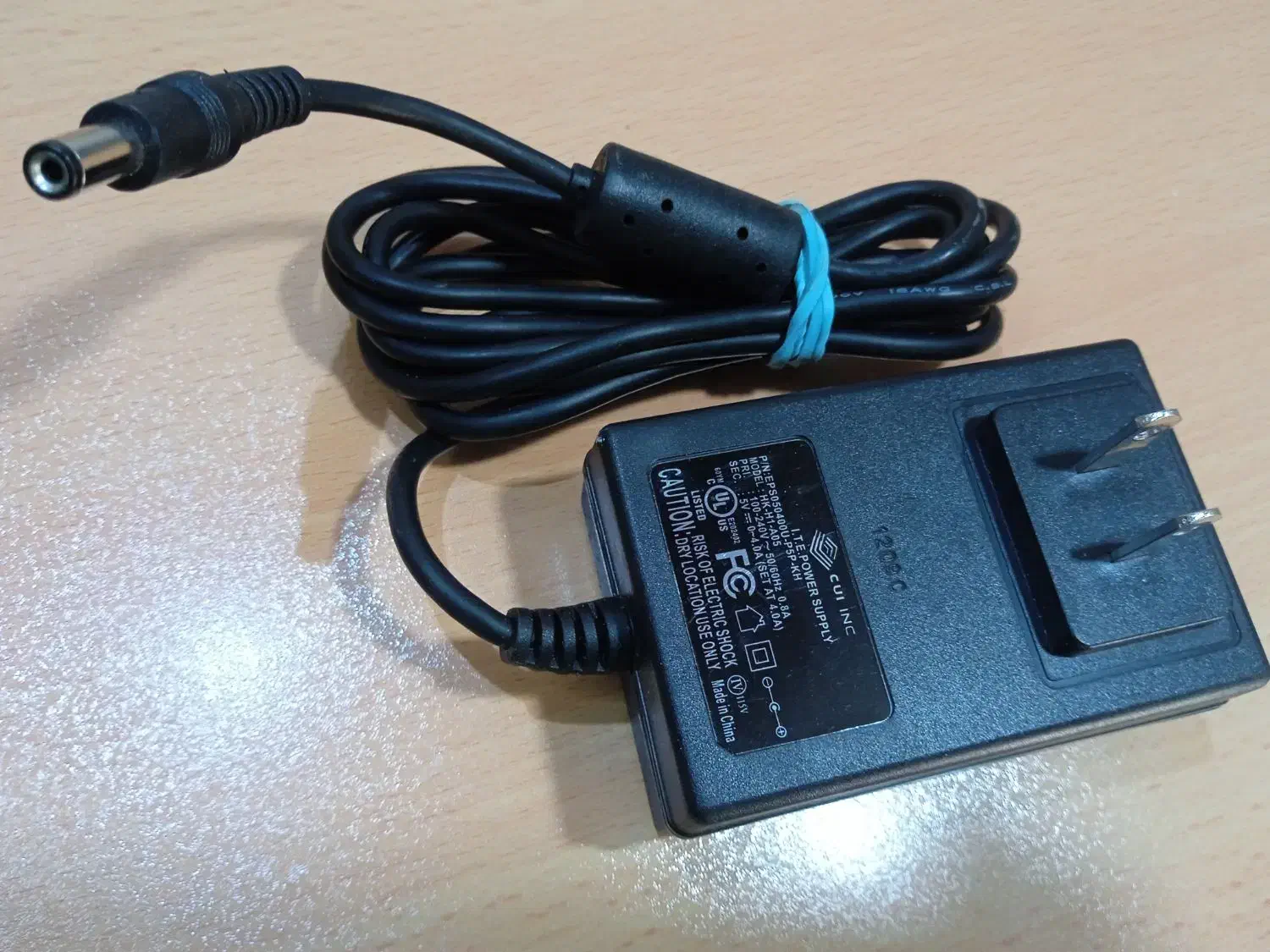 اداپتور ولتاژهای مختلف|لوازم جانبی موبایل و تبلت|رشت, ترمینال|دیوار