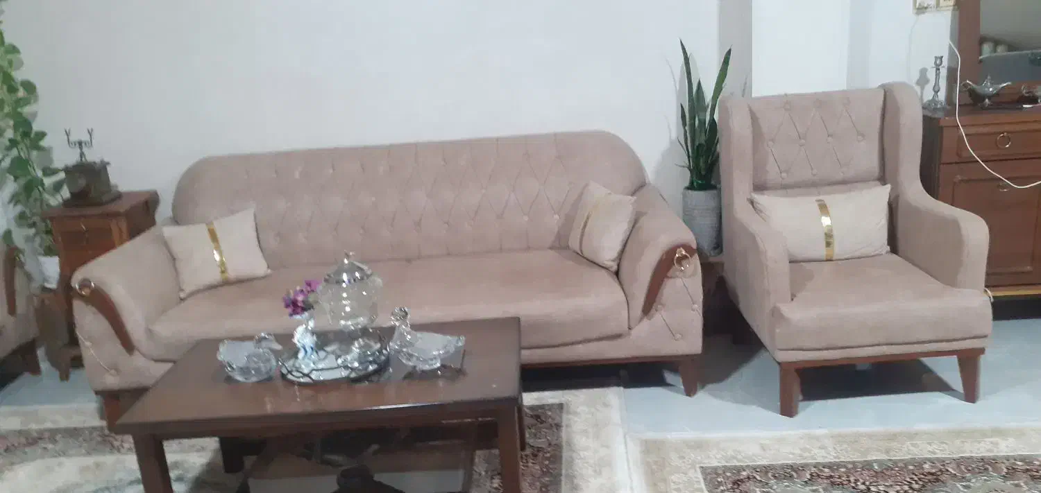 مبل راحتی نه نفره|مبلمان خانگی و میز عسلی|رشت, فرزانه|دیوار