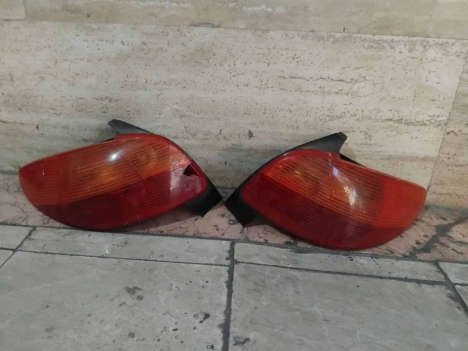 چراغ عقب پژو/موتورفن پراید/لاستیک با رینگ/زنجیرچرخ|قطعات یدکی و لوازم جانبی|تهران, بریانک|دیوار