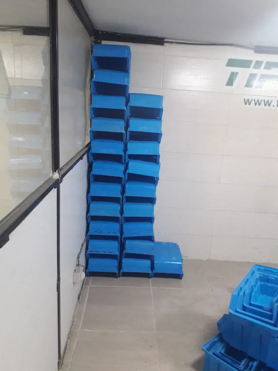 پالت پلاستیک مخصوص سوپر مارکت ومغازه|فروشگاه و مغازه|کاشان, پشت شهربانی|دیوار