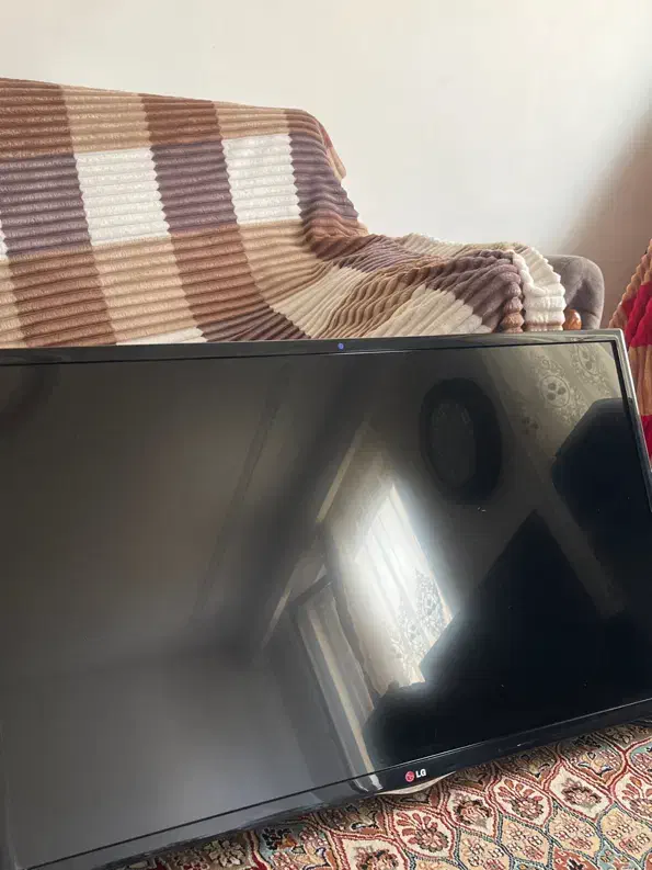 تلویزیون ۴۰|تلویزیون و پروژکتور|ساوه, |دیوار