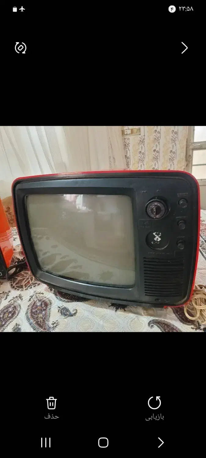 دو عدد تلویزیون|کلکسیون اشیاء عتیقه|سملقان, |دیوار