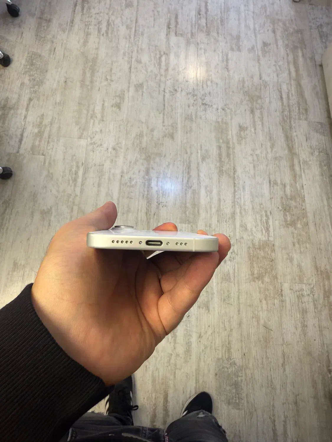 آیفون ۱۶ نرمال ۱۲۸ سفید باتری ۱۰۰ شرکتی ۹ بارشارژ|موبایل|تهران, عباس‌آباد|دیوار