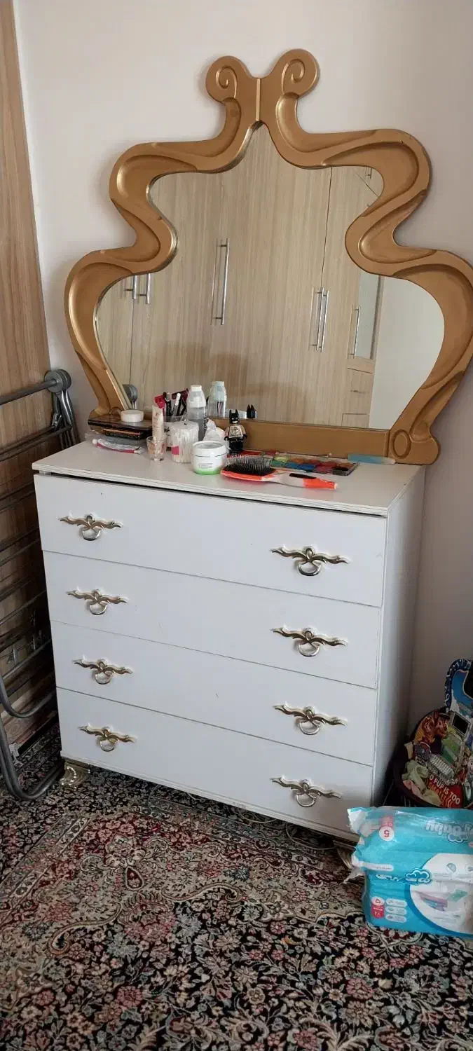 تخت و میز آرایش|تخت و سرویس خواب|قیدار, |دیوار