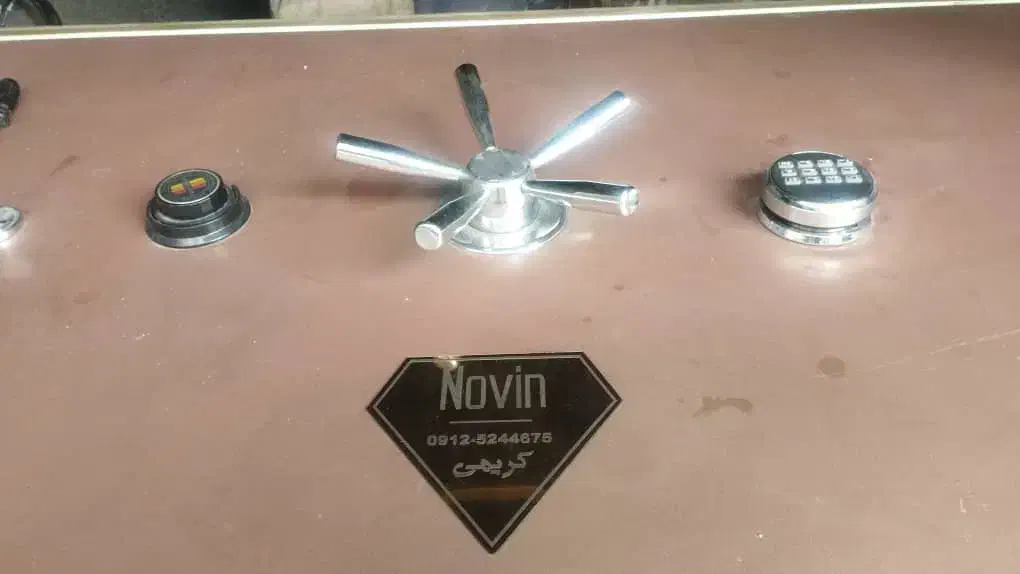 گاوصندوق اسانسوری همراه با نور پردازی و شیشه|ابزارآلات|ساوه, |دیوار