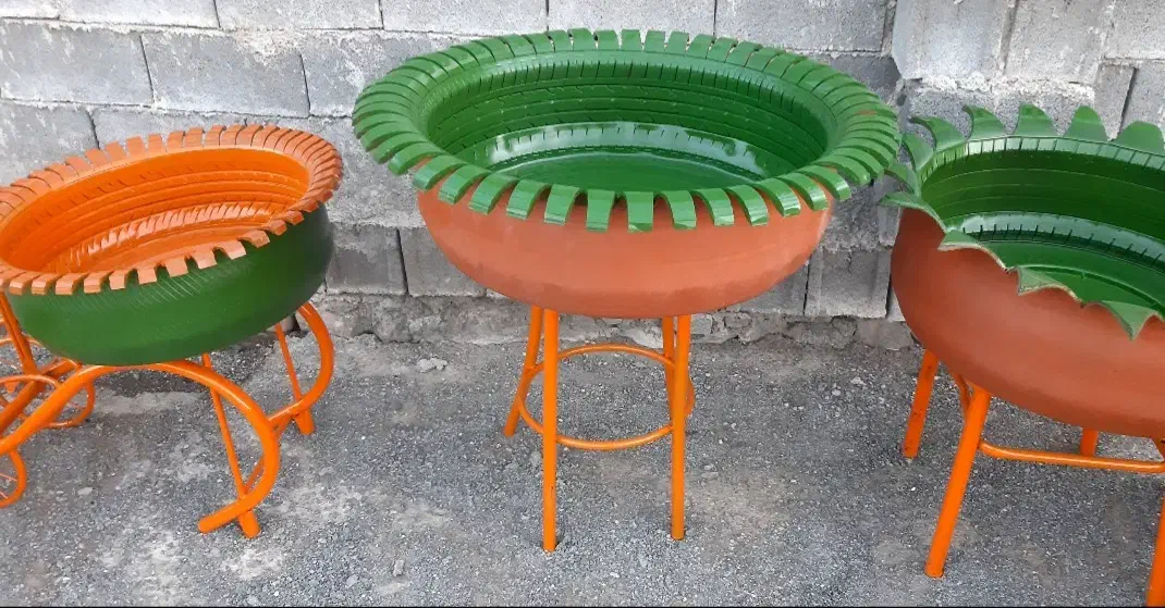 با سلام تعدادی گلدان در طرح های مختلف زیبا وجذاب|صنایع دستی و سایر لوازم تزئینی|محلات, |دیوار