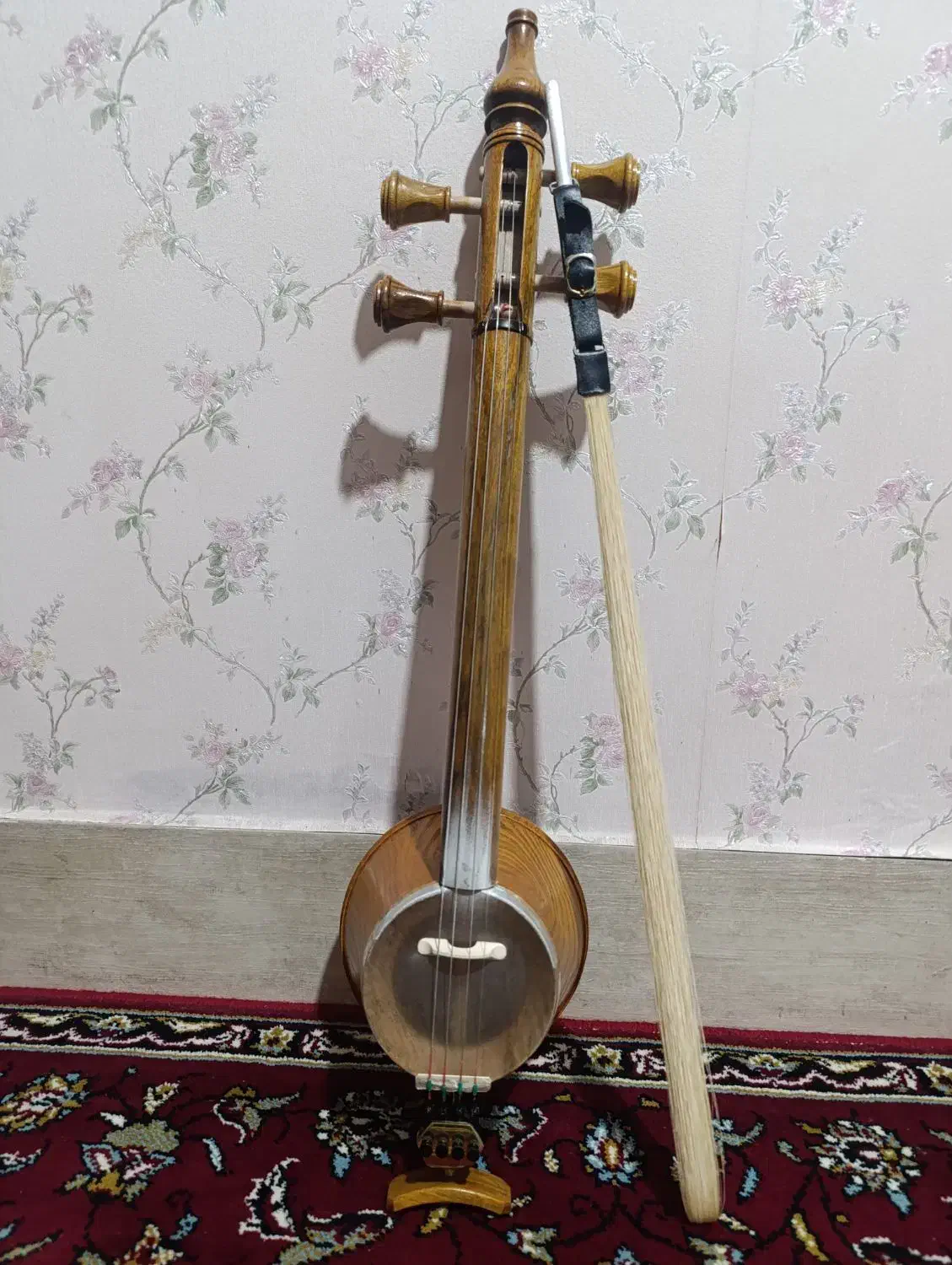 کمانچه|سازهای سنتی|بروجرد, |دیوار