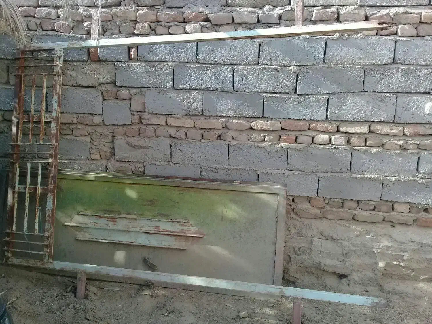 در حیاط دولخت|مصالح و تجهیزات ساختمان|هامون, |دیوار