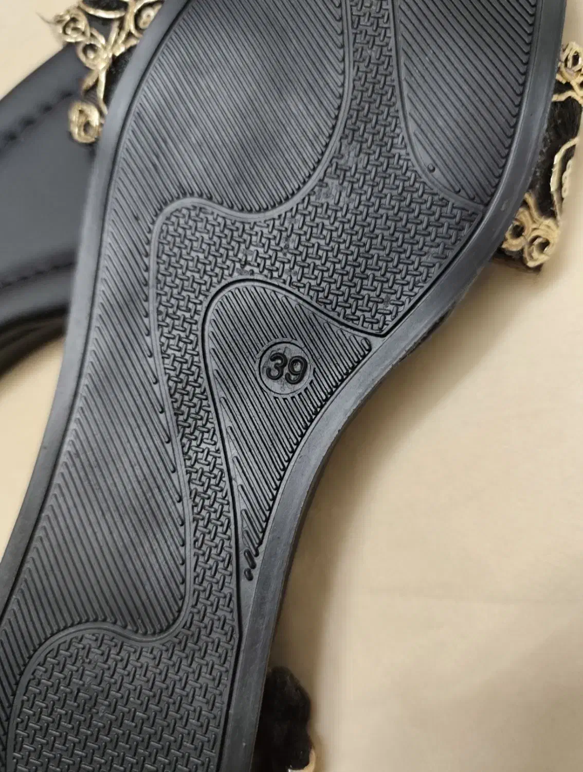 صندل شیک|کیف، کفش، کمربند|قم, بنیاد|دیوار