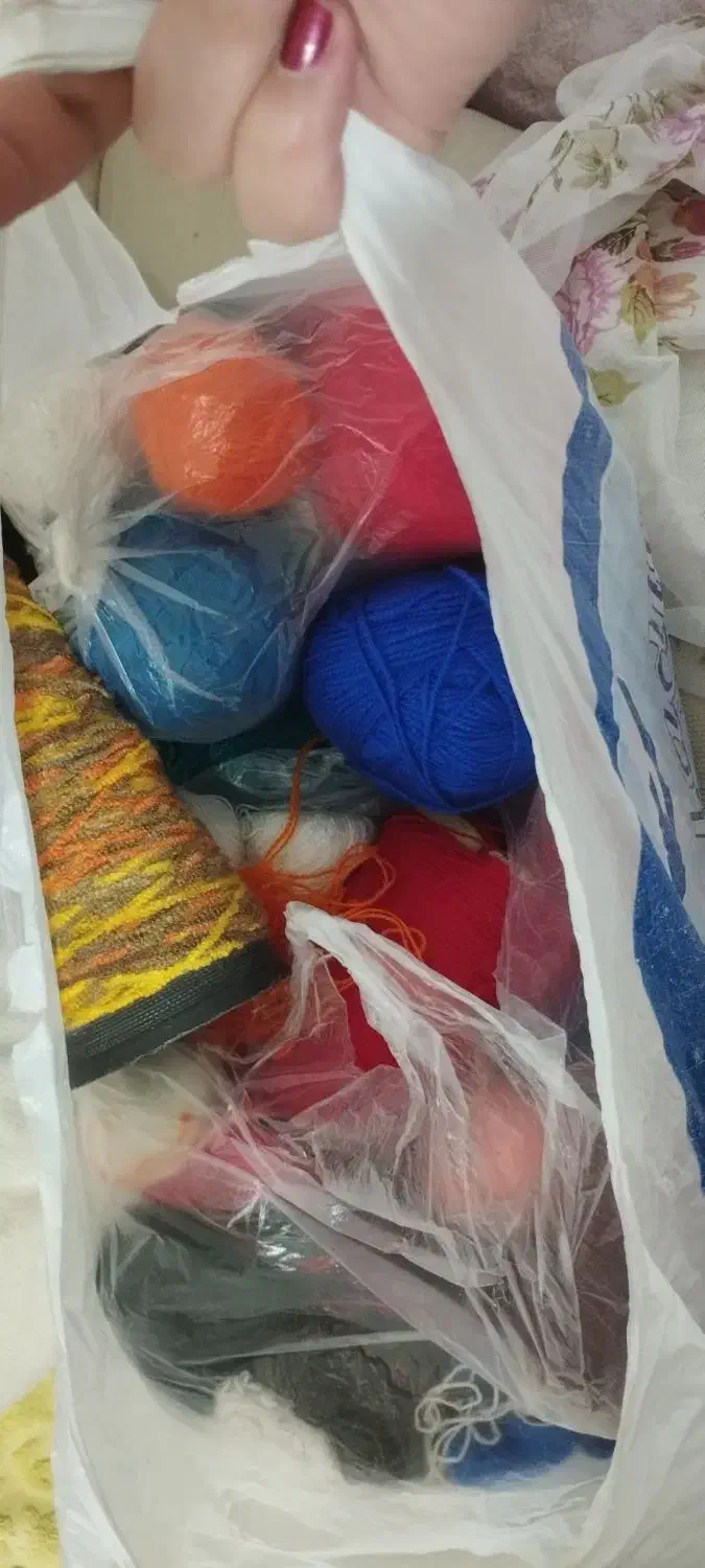 دوتا کیسه کاموا همه رنگ|لوازم خیاطی و بافتنی|سبزوار, رضوی|دیوار