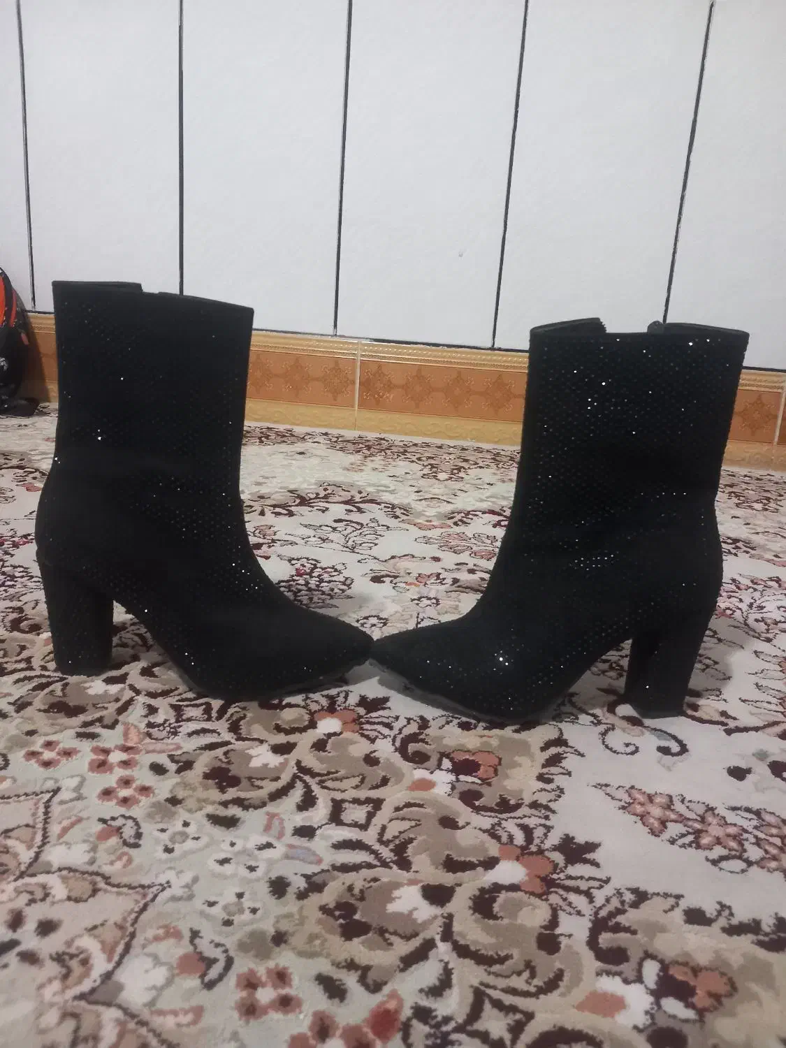 نیم بوت سایز۳۸و۳۹میخوره اصلاپوشیده نشده نونو|کیف، کفش، کمربند|دورود, |دیوار