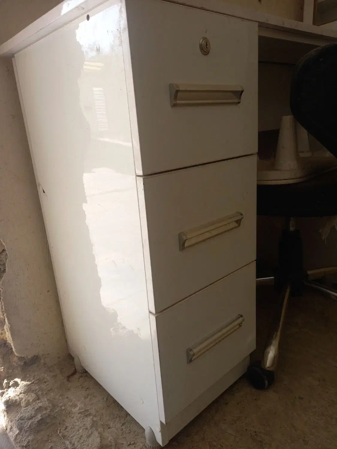 میز مانیکور کاشت ناخون|آرایشگاه و سالنهای زیبایی|دهق, |دیوار