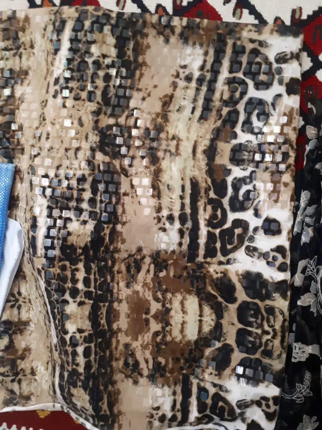 پارچه|لباس|قم, دروازه قلعه|دیوار