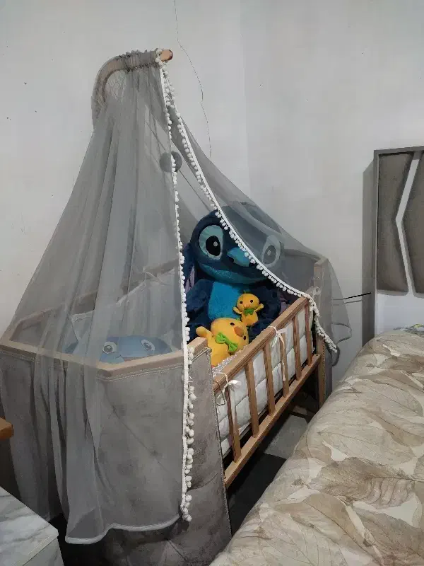 تخت کنار مادر|تخت و صندلی بچه|سیلوانه, |دیوار