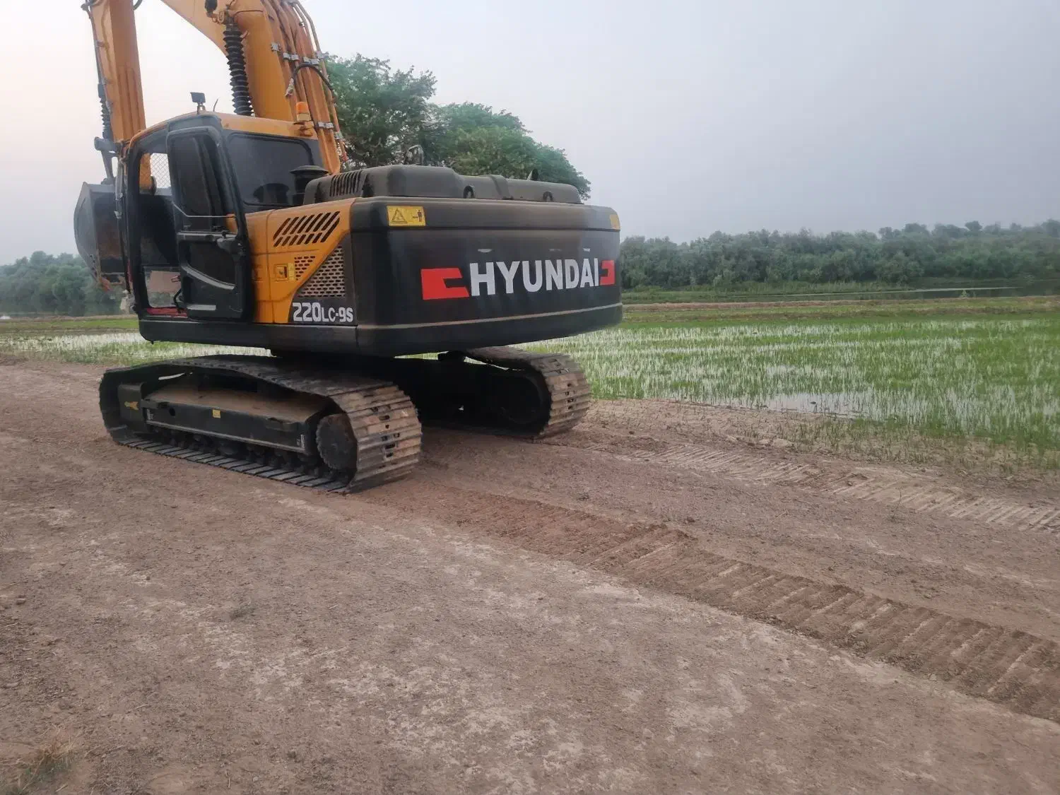 بیل مکانیکی هیوندای ۲۲۰ خط ۹ اروندی|خودرو سنگین|اهواز, ۲۴ متری|دیوار