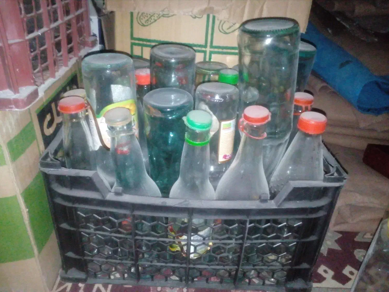 تعدادی شیشه|کلکسیون اشیاء عتیقه|مرودشت, ژیان|دیوار