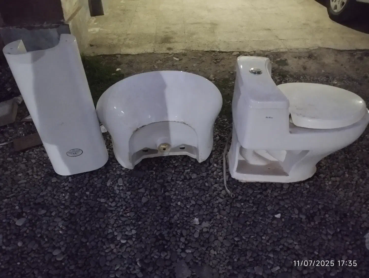 توالت فرنگی و روشویی|لوازم سرویس بهداشتی|رشت, گلسار|دیوار