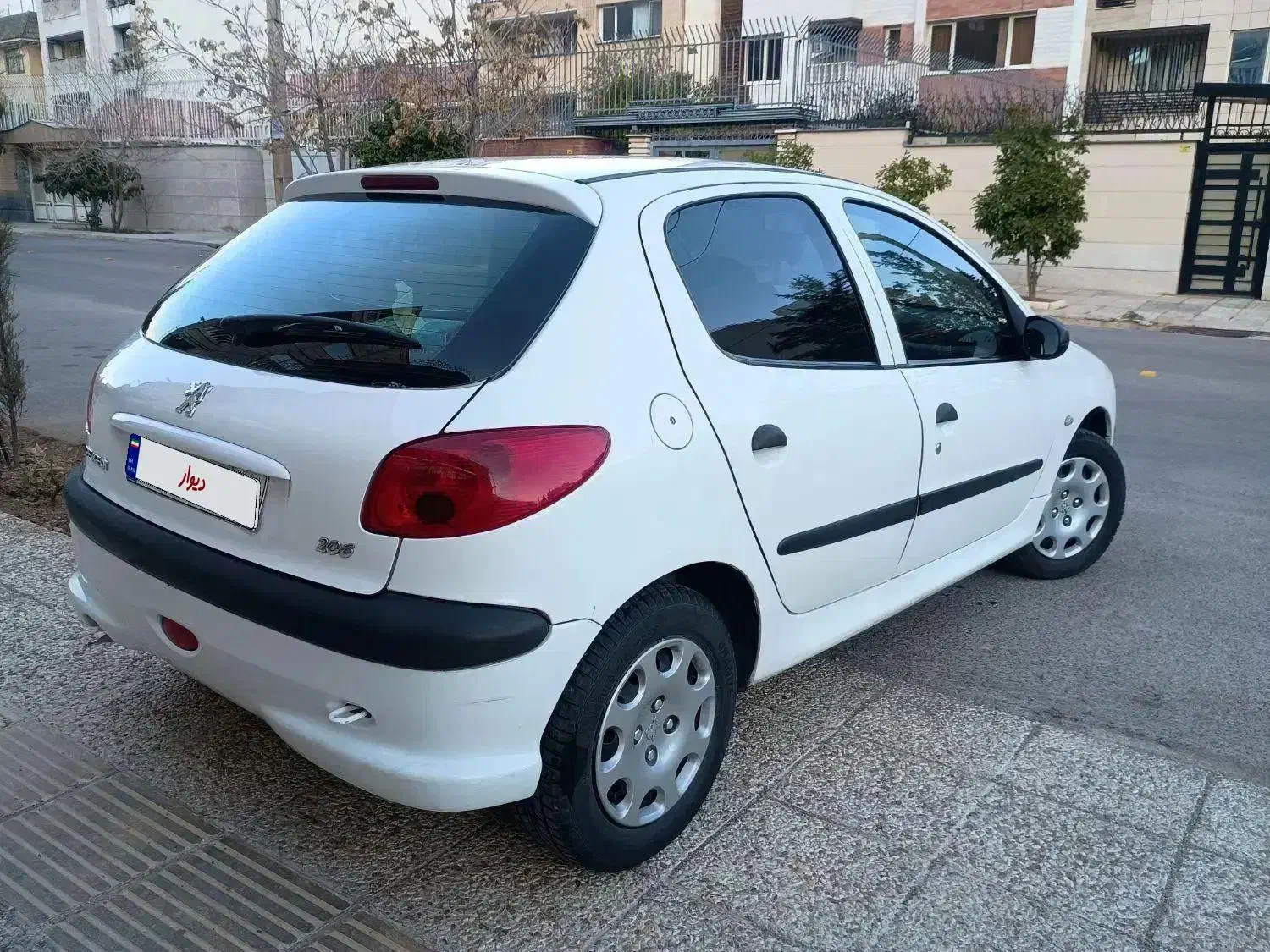 پژو ۲۰۶ مدل ۹۸|خودرو سواری و وانت|شیراز, فرهنگ شهر|دیوار