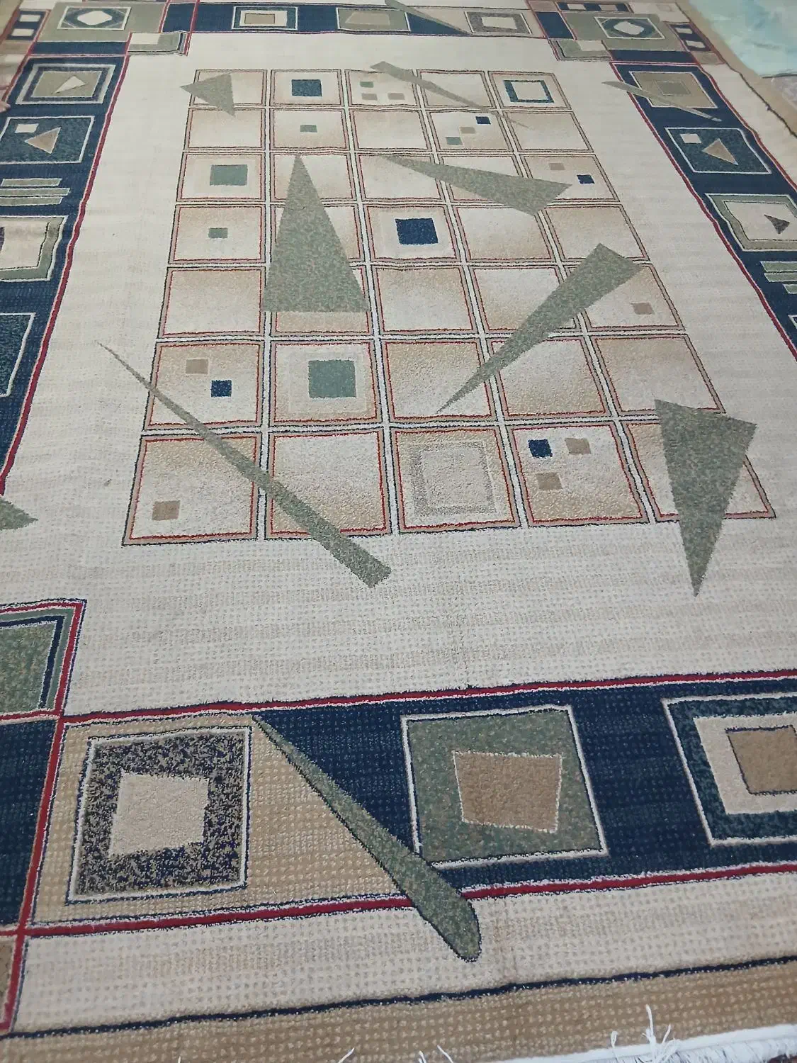 فرش  ۱۲ متری|فرش|صدرا-فارس, فاز ۱|دیوار