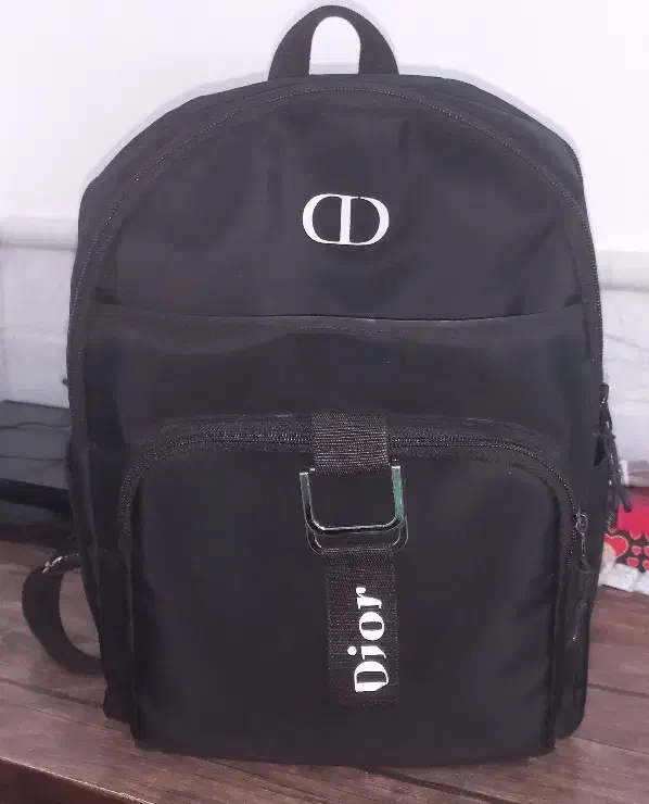 کیف، کوله پشتی|کیف، کفش، کمربند|نیشابور, گنبد سبز|دیوار