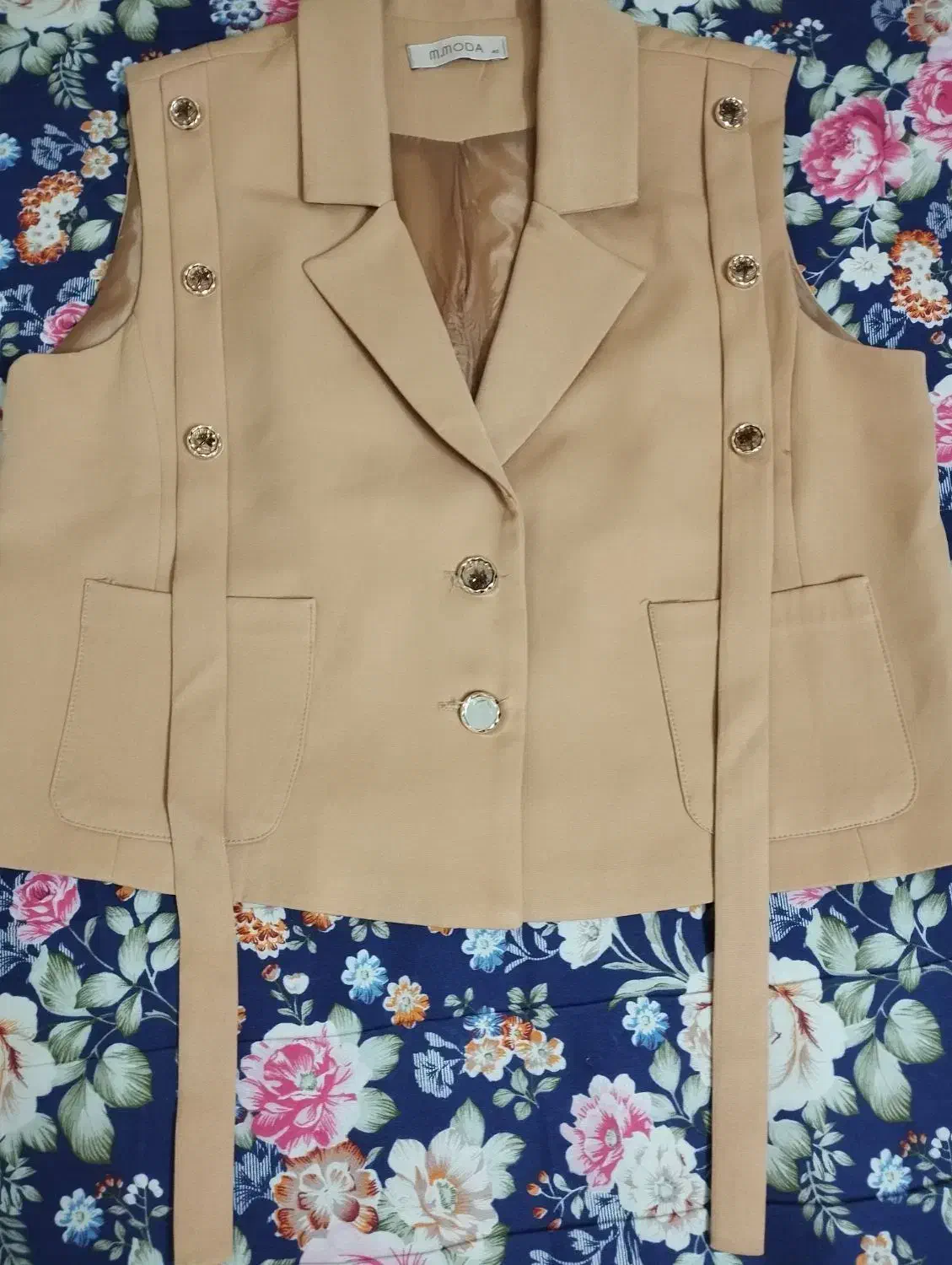 لباس وکفش مجلسی|لباس|شیروان (خراسان), |دیوار