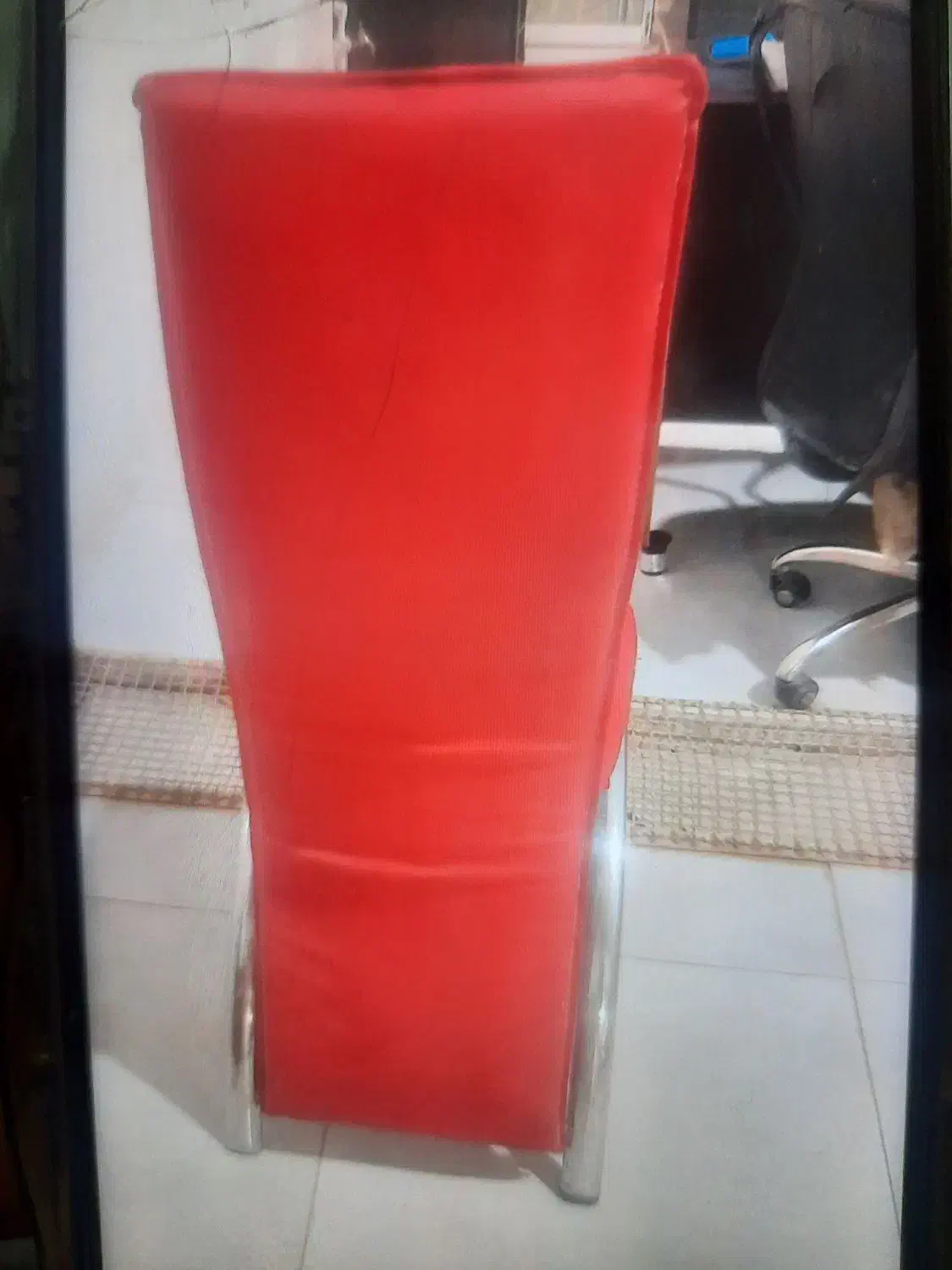 تعدادی صندلی رستورانی یکماه بیشتراستفاده نشده|کافی‌شاپ و رستوران|مرودشت, کوشک|دیوار