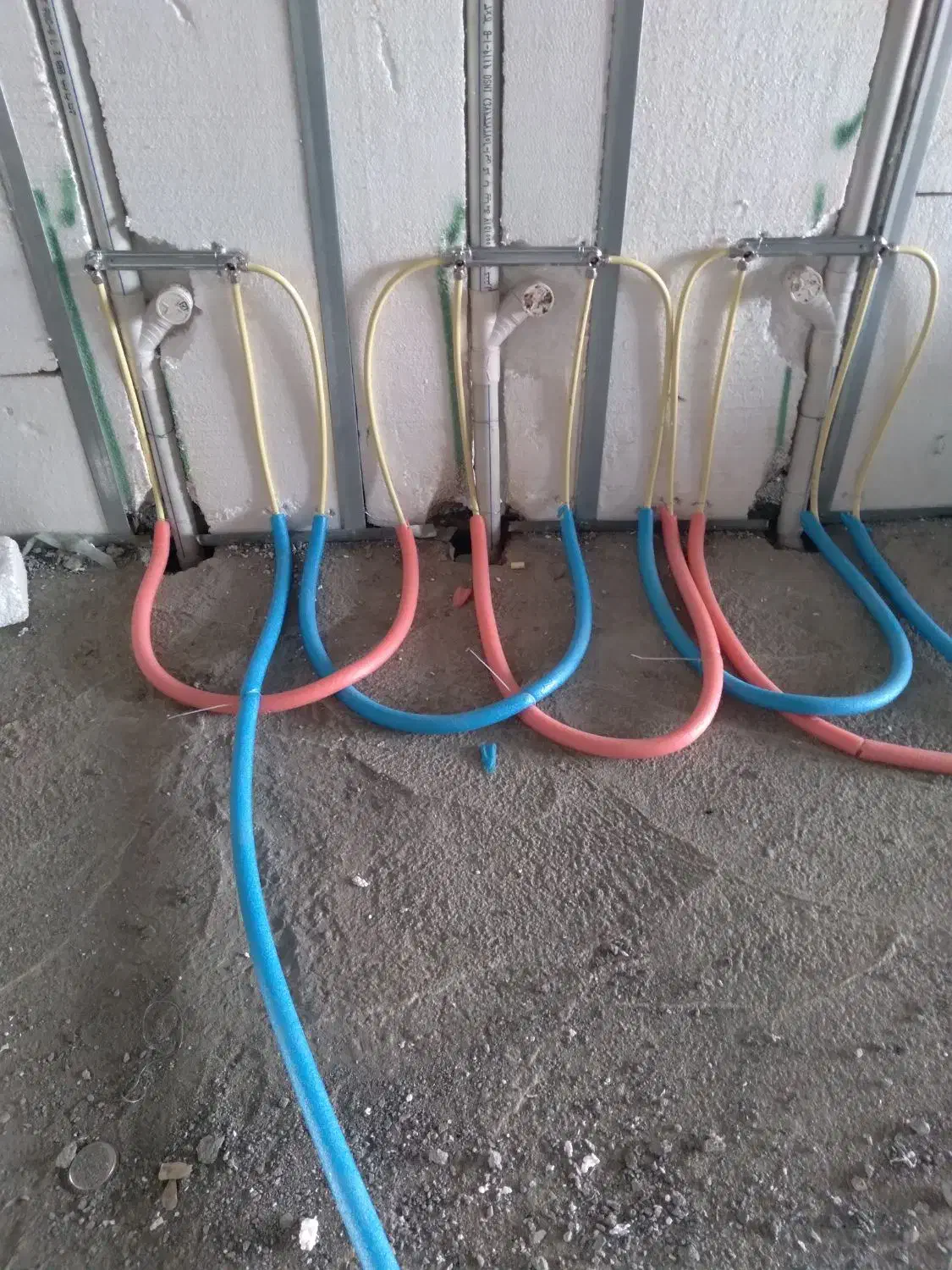 استخدام لوله کش و کارگر ساده|استخدام معماری، عمران و ساختمانی|دزفول, |دیوار