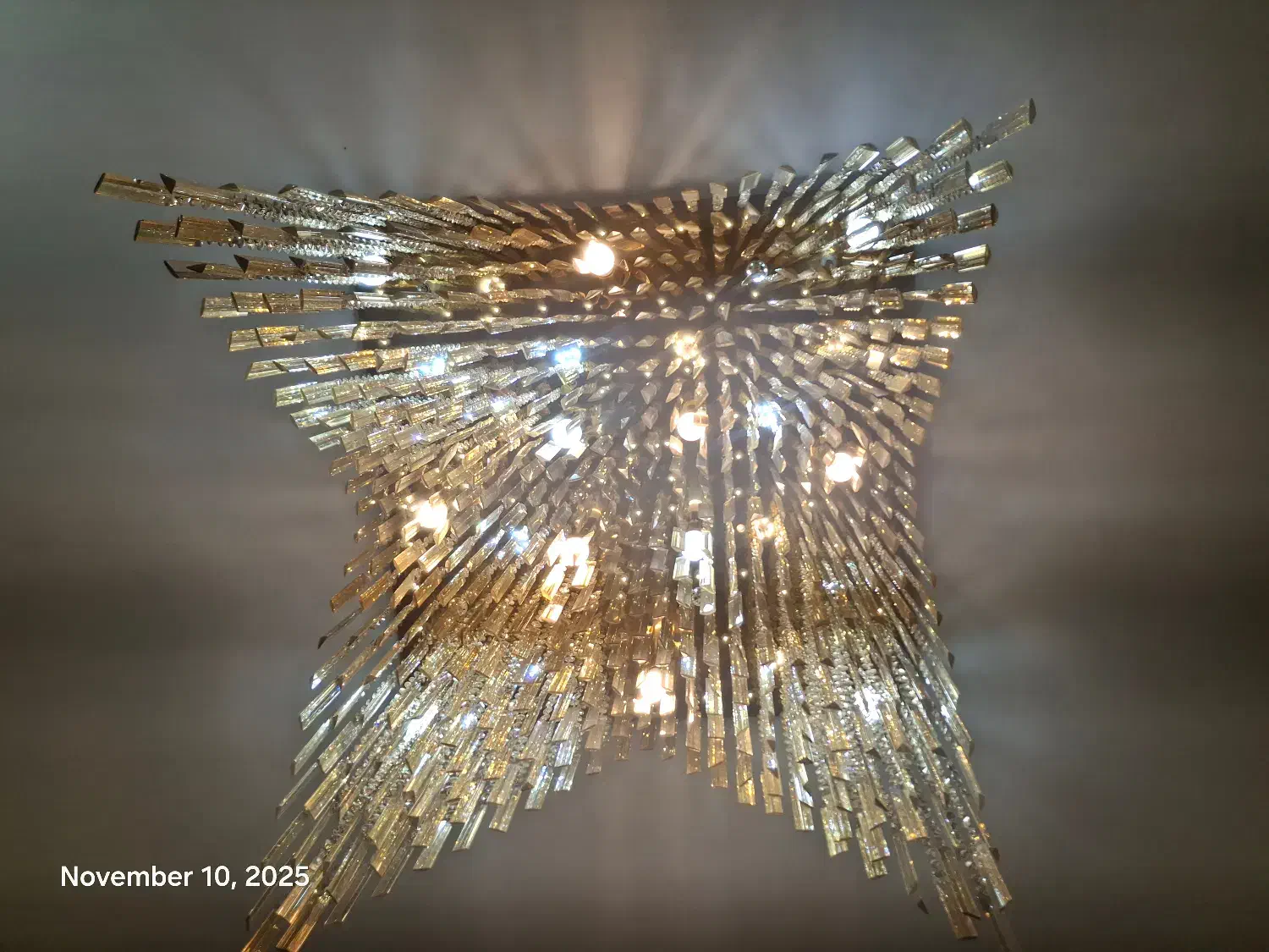 لوستر سقفی ۸۰در ۸۰ با ۴۰۹ بلور به همراه ریموت|لوستر و چراغ آویز|پردیس, فاز ۱۱|دیوار