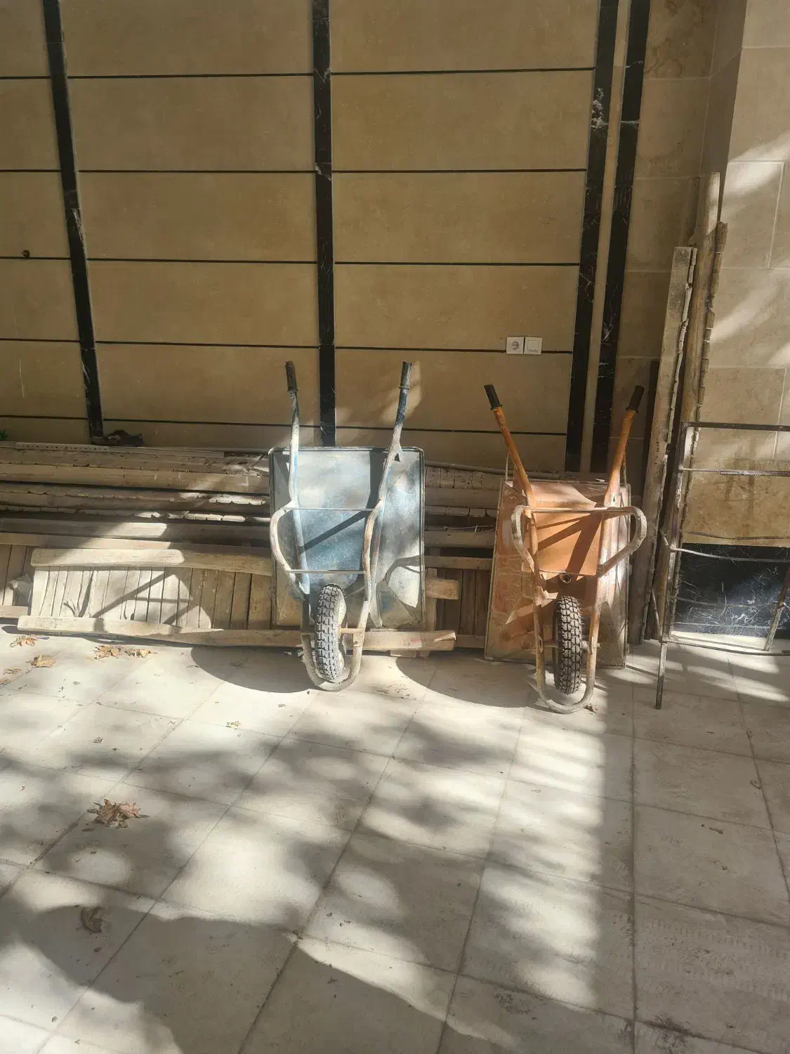 تعدادی چوب بست و فرغان|مصالح و تجهیزات ساختمان|بروجرد, |دیوار