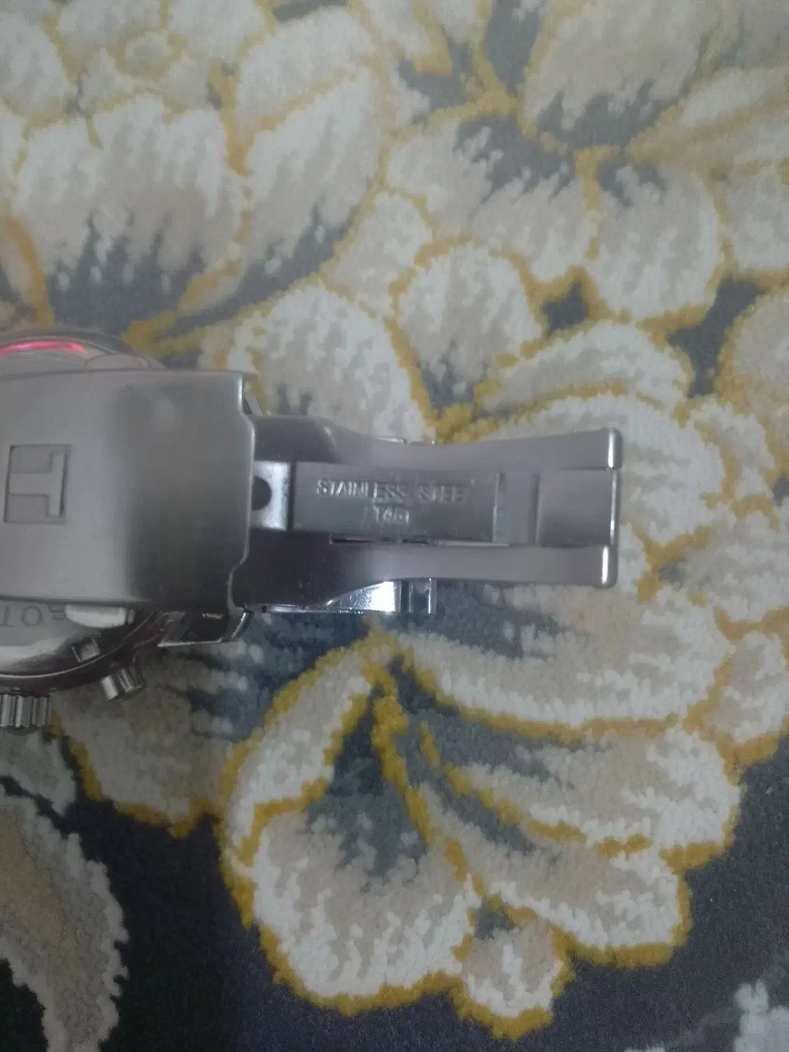 ساعت تیسوت|ساعت|رباط‌کریم, نصیرشهر|دیوار