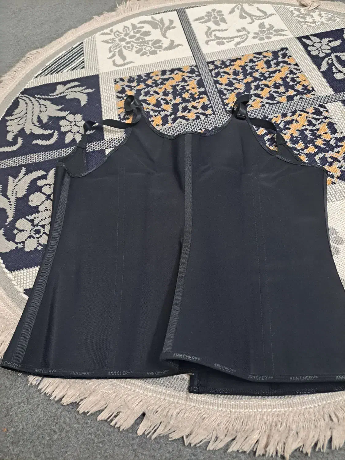 گن ساعت شنی|لباس|کاشان, شهرک خاتم الانبیا (مسکن ملی کاشان)|دیوار