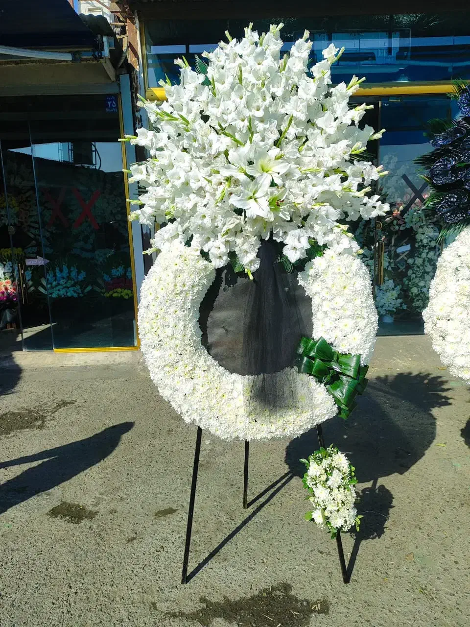 تاج گل دسته گل باکس گل مناسب همه مراسم ختمی جشنی|گل و گیاه طبیعی|تهران, شهرک محلاتی|دیوار