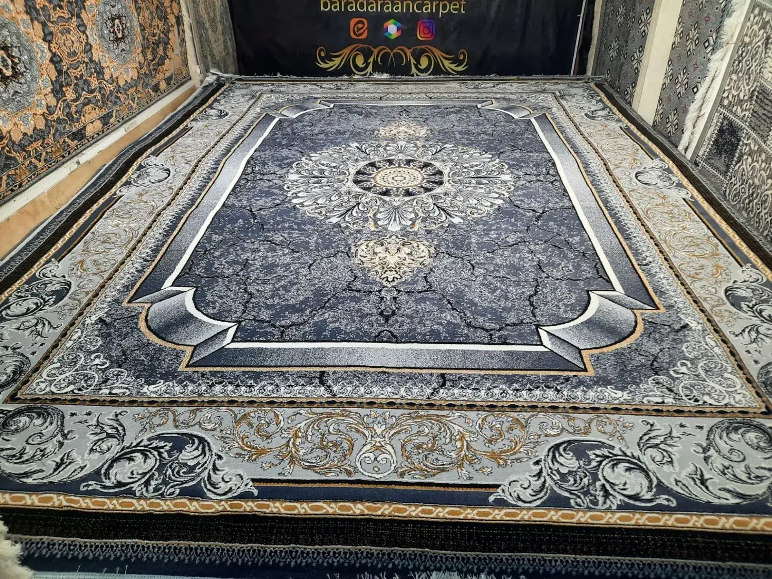 فرش ۷۰۰ شانه|فرش|مشهد, مصلی (کارمندان اول)|دیوار