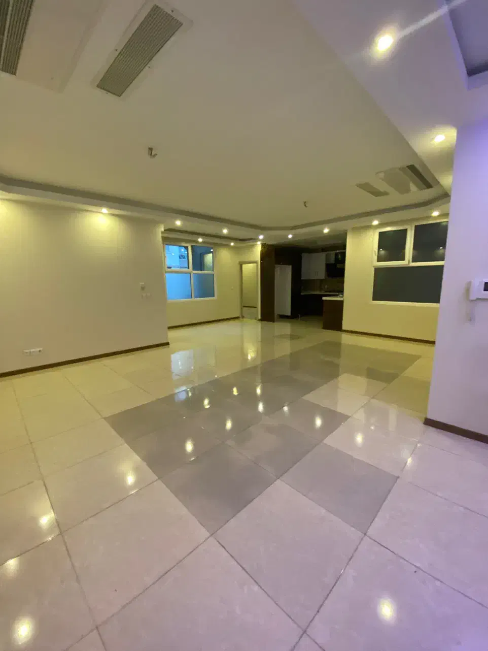 میدان قبا۱۱۳متر۲خواب سالن بزرگ لوکیشن تاپ