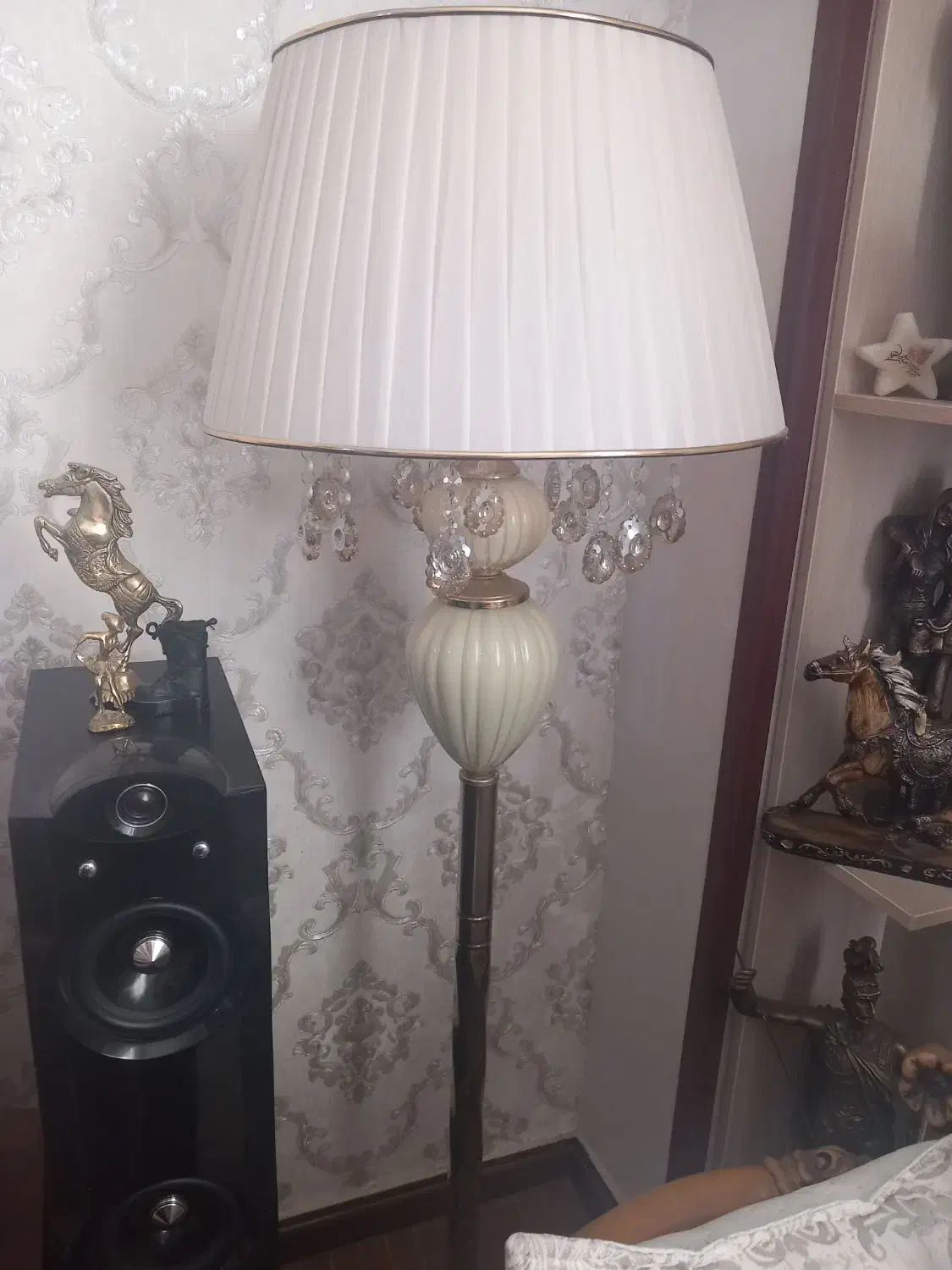 آباژور نو و شیک|چراغ خواب و آباژور|کرج, باغستان|دیوار