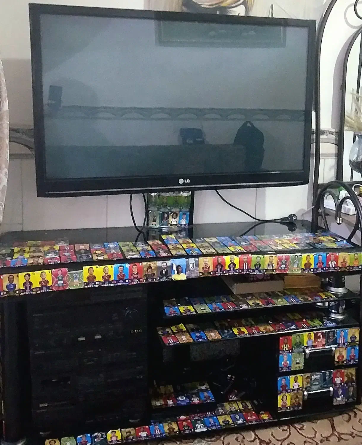 تلویزیون ال سی دی به همراه میزش|تلویزیون و پروژکتور|خرمشهر, |دیوار