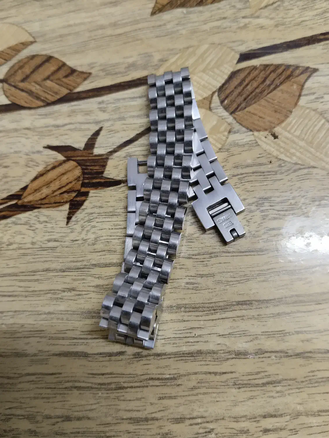 دستبند گمشده|اشیا|خوانسار, |دیوار