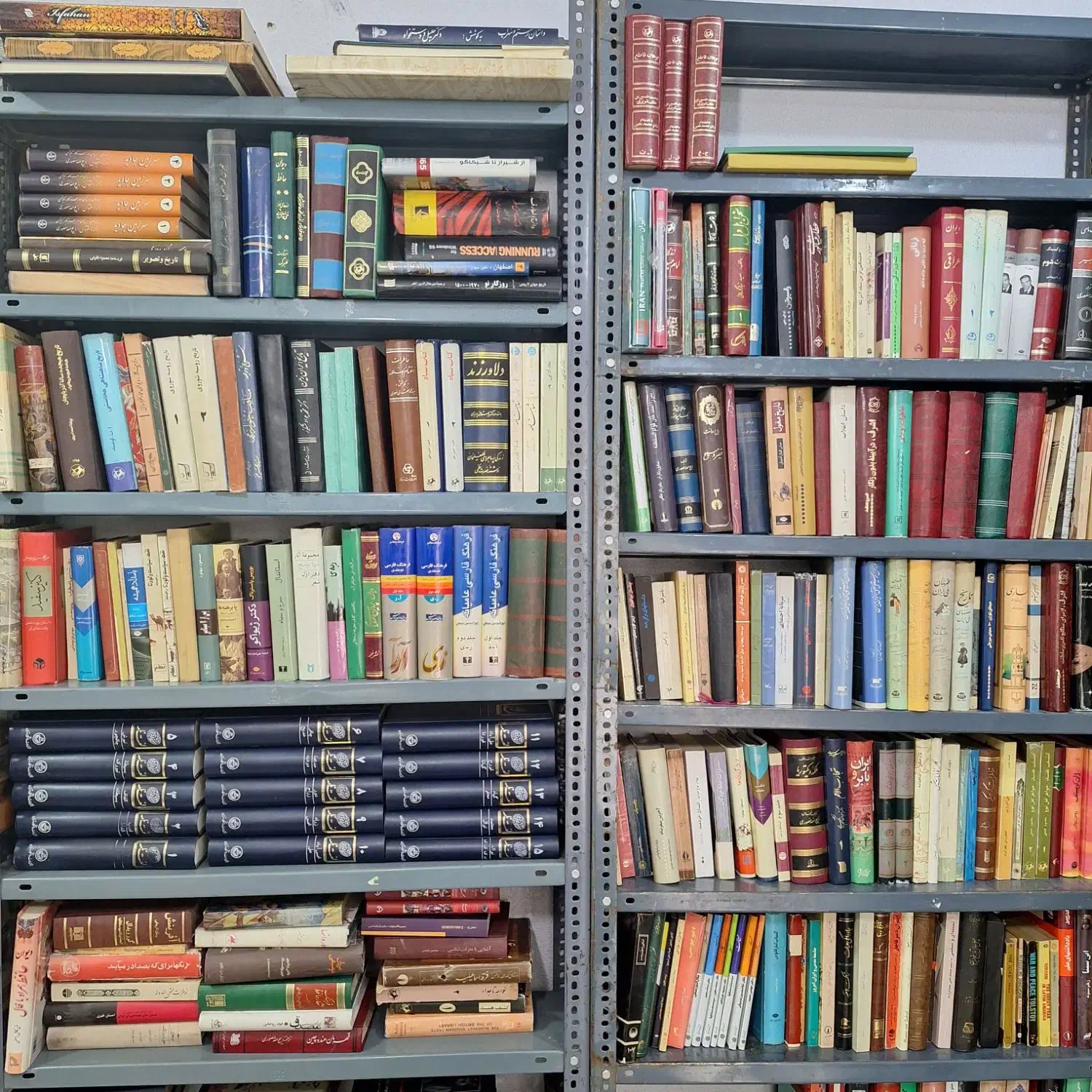 کتابخانه|کتاب و مجله تاریخی|تهران, فلسطین (میدان انقلاب)|دیوار