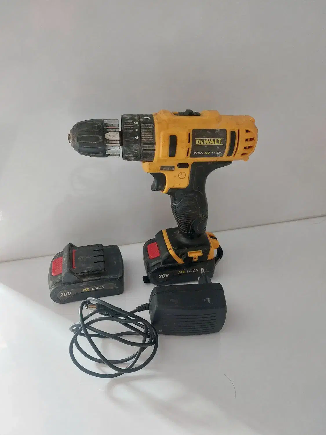 دریل شارژی دوالت|ابزارآلات|میانه, |دیوار