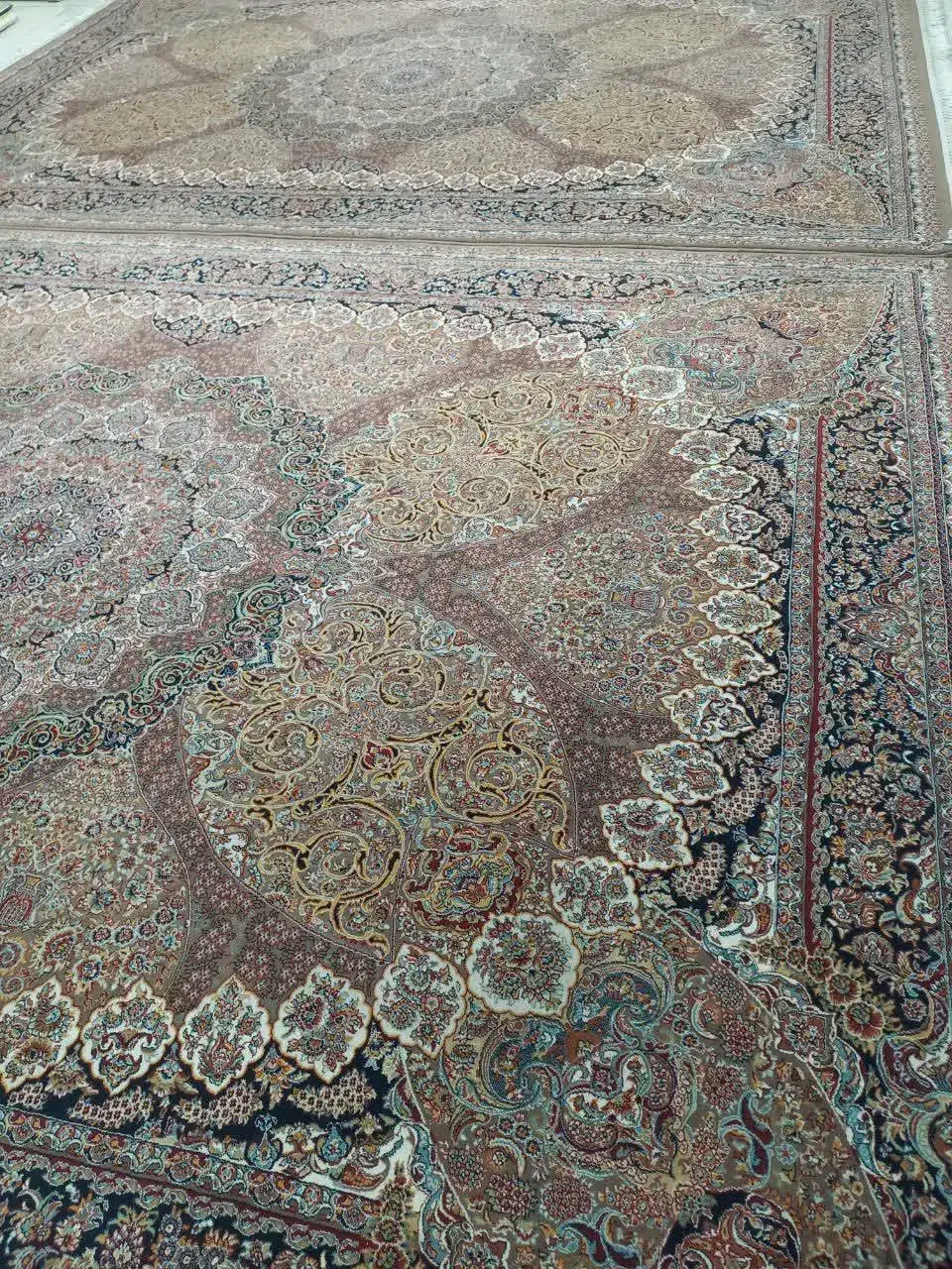 جفت فرش ۹متری ۷۰۰شانه ۲۵۵۰تراکم دستباف گونه|فرش|هشتگرد, شهرک کوثر|دیوار