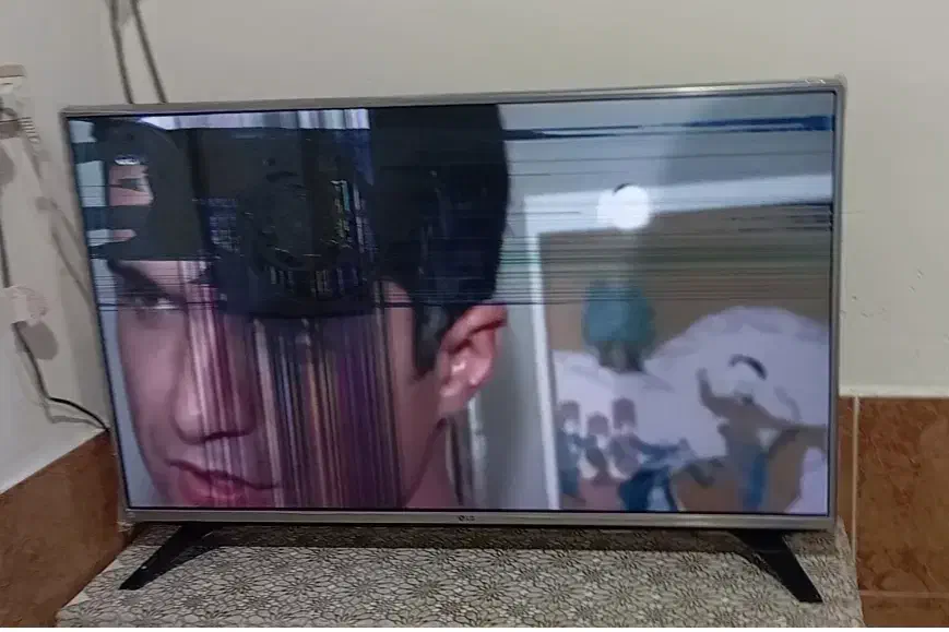 تلویزیون ال سی دی پنل ضربه خورده 43|تلویزیون و پروژکتور|برازجان, |دیوار