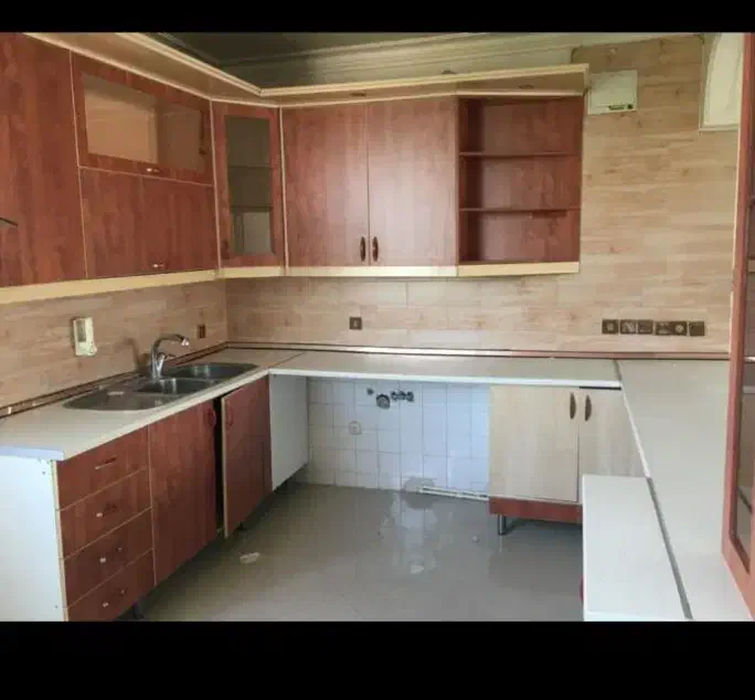 قلهک - ۱۳۵ متر -۳ خواب - رهن کامل و قابل تبدیل