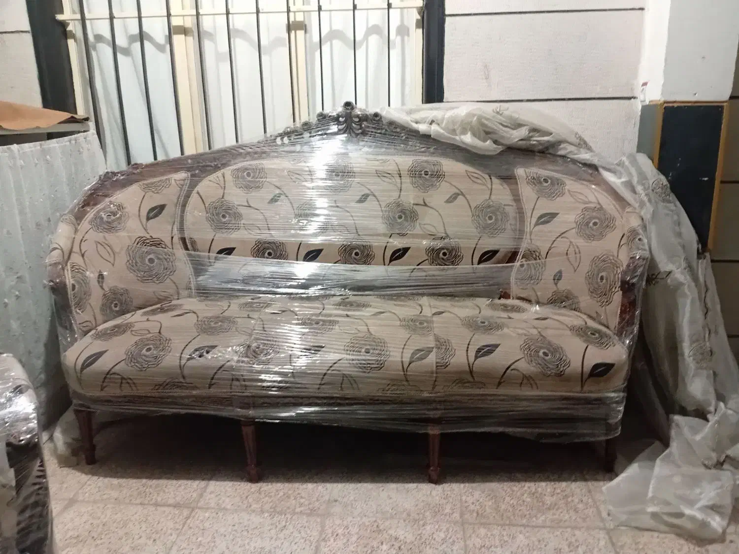 مبل نیم ست سلطنتی|مبلمان خانگی و میز عسلی|همدان, |دیوار