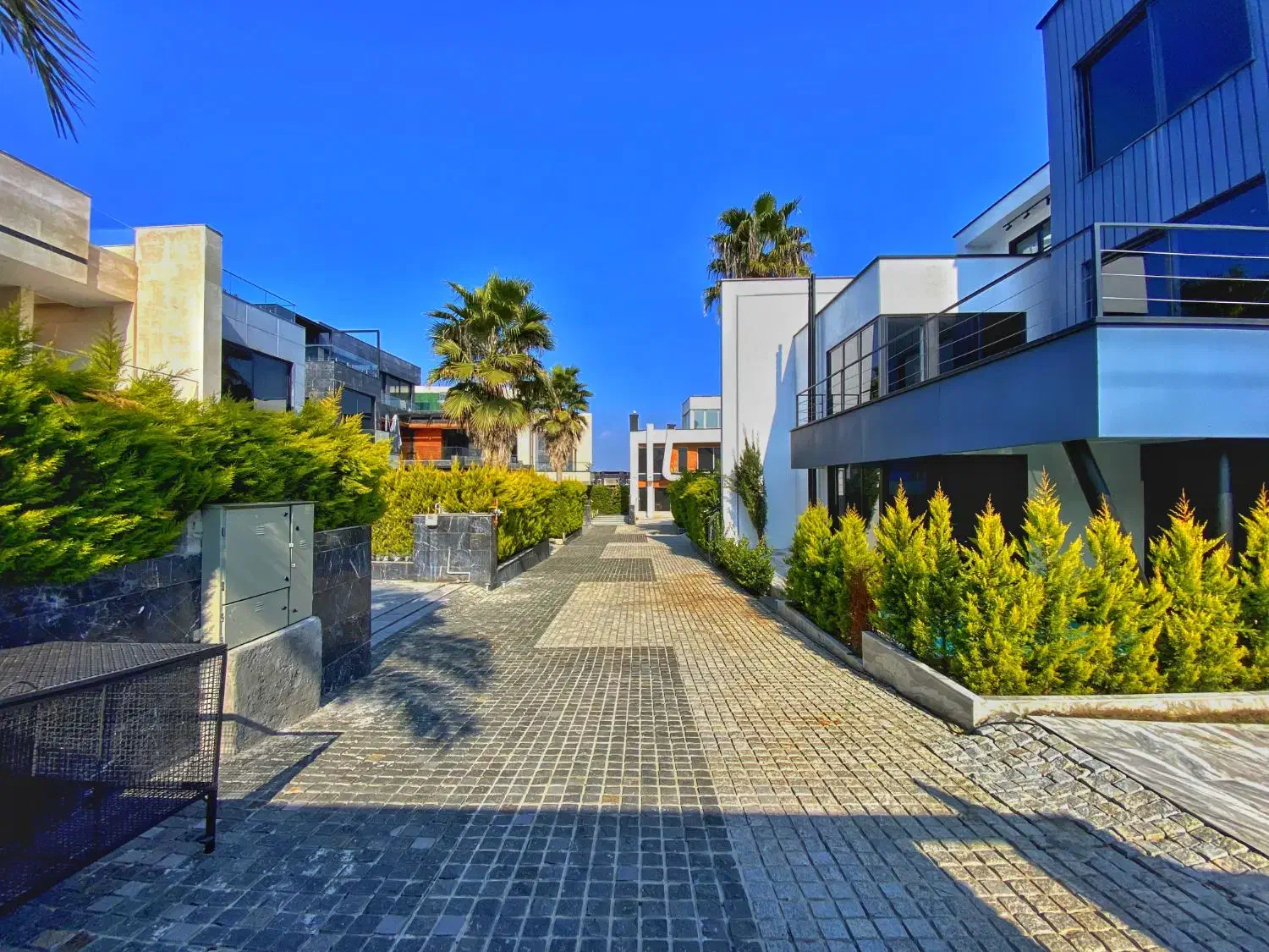 ویلا عمارت مدرن/500m/استخر و روف/شهرکی|فروش خانه و ویلا|بابلسر, |دیوار