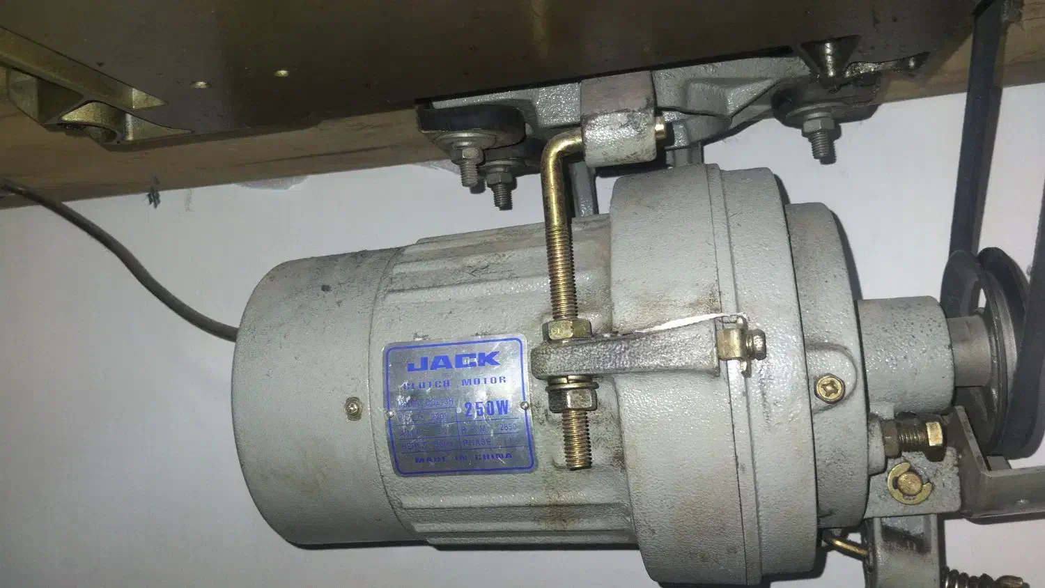 یک دستگاه سردوز پنج نخ سان استار کار کرده سالم|چرخ خیاطی و ریسندگی|رباطکریم, رباطکریم|دیوار